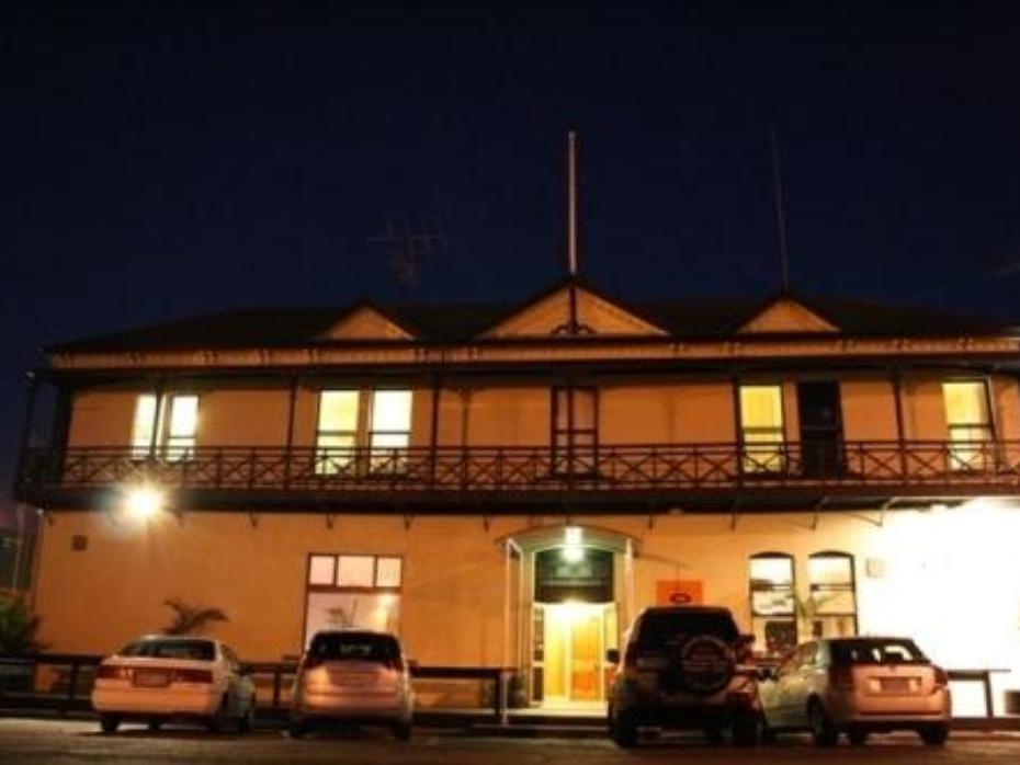 Customhouse Hotel And Backpackers Hostel Nelson Exterior photo